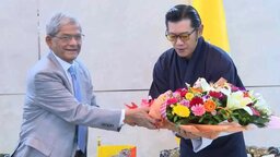 ঢাকায় ভুটানের রাজার যাত্রাবিরতি, সৌজন্য সাক্ষাৎ করলেন রাষ্ট্রপতি