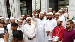 ফেনীতে গণভোটের রায় বাস্তবায়নের দাবিতে ১১ দলীয় জোটের লিফলেট বিতরণ