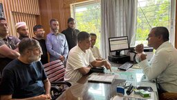 ব্রাহ্মণবাড়িয়া পাসপোর্ট অফিসে জেলা পরিষদ প্রশাসকের আকস্মিক পরিদর্শন