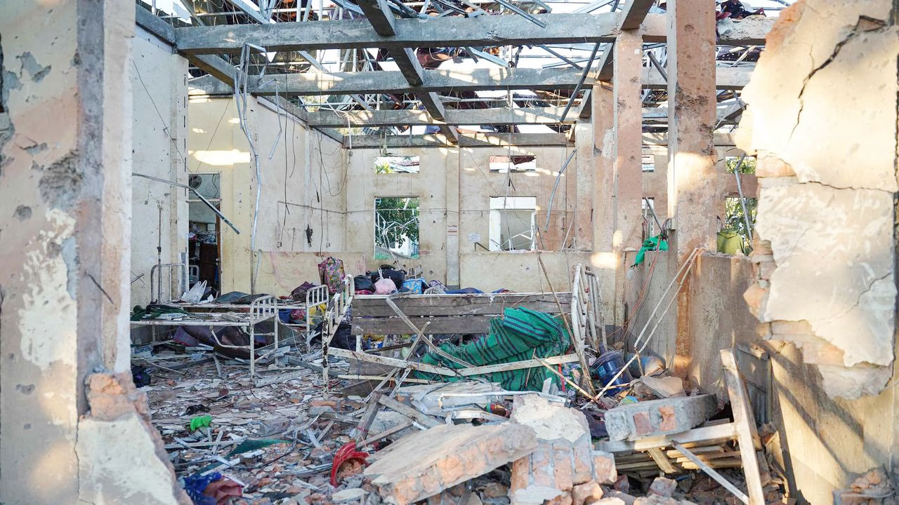 মিয়ানমারে হাসপাতালে বিমান হামলা, নিহত ৩১