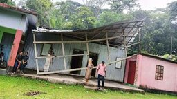 কালবৈশাখীর তাণ্ডবে উড়ে গেল বিদ্যালয়ের চাল, পাঠদান নিয়ে অনিশ্চয়তা