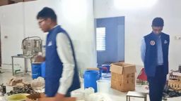 মেরুদণ্ডহীন অভিযান: শেরপুরে নকল প্রসাধনী কারখানায় বিএসটিআইয়ের দায়সারা তৎপরতা