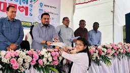 হাটহাজারী সরকারি কলেজে উৎসবমুখর পরিবেশে নবীনবরণ অনুষ্ঠিত