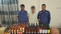 ফেনীতে বিদেশি মদ ও গাঁজাসহ মাদক কারবারি গ্রেফতার