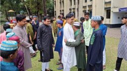 নীলফামারীতে এতিম শিশুদের সঙ্গে ঈদের আনন্দ ভাগাভাগি করলেন জেলা প্রশাসক