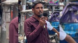 মাইক বাজিয়ে আ. লীগের স্লোগান, পুলিশ দেখে পালালো যুবক