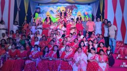 নারীদের সিদুর খেলা ও শিশুদের মনোমুগ্ধকর নৃত্যে মন্দির প্রাঙ্গন ছিল আনন্দ মুখর "