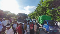 মহাসড়কে দুই বাসের সংঘর্ষঃ নিহত ৩