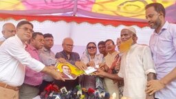 তারেক রহমানের নির্দেশে নীলফামারীতে ঘানি টানা প্রবীণ দম্পতির পাশে ‘আমরা বিএনপি পরিবার’