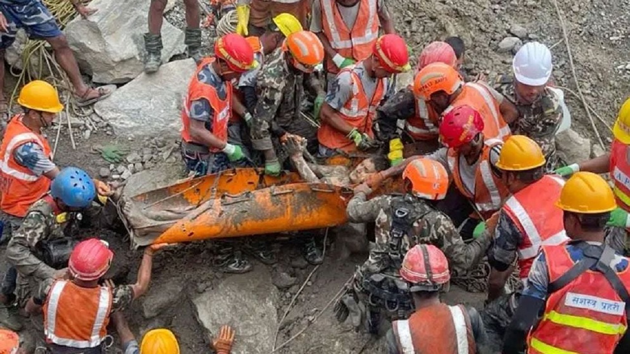 সুড়ঙ্গ থেকে ৯ দিন পর ২ জন জীবিত উদ্ধার