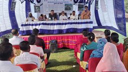 নড়াইলে রাইস ট্রান্সপ্লান্টারের মাধ্যমে ধান চাষ নিয়ে কৃষক মাঠ দিবস অনুষ্ঠিত