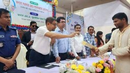 মনোহরদীতে ঈদুল ফিতর উপলক্ষে দুঃস্থদের মাঝে অনুদান বিতরণ