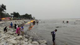 ঈদ সামনে, তবুও কুয়াকাটায় পর্যটক শূন্য – হতাশ ব্যবসায়ীরা