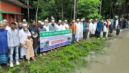 গাবখান নদীর তীব্র ভাঙন, হুমকিতে অর্ধশত পরিবার ও মসজিদ