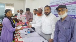তেঁতুলিয়ায় শ্রেষ্ঠ শিক্ষার্থীদের সংবর্ধনা ও পুরস্কার প্রদান