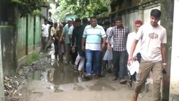 গোপালগঞ্জে জলাবদ্ধ ও ক্ষতিগ্রস্ত সড়ক পরিদর্শনে এমপি বাবর