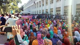 ১২ দফা দাবিতে উত্তরা ইপিজেডে শ্রমিকদের বিক্ষোভ