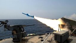 হরমুজ প্রণালিতে ইরানি বাহিনীর যুদ্ধ মহড়া শুরু