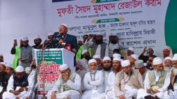 চাঁদাবাজ, সন্ত্রাসীদের ক্ষমতায় বসানোর জন্য এ দেশের জনগণ রাস্তায় নামেনি : পীর সাহেব চরমোনাই