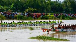 বৈঠার তালে মুখর দশআনী নদী, সাজিমারায় ঐতিহ্যবাহী নৌকা বাইচের উদ্বোধন
