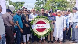 গোপালগঞ্জে জুলাই শহীদ দিবসে স্মৃতিস্তম্ভে শ্রদ্ধাঞ্জলি ও আলোচনা সভা অনুষ্ঠিত