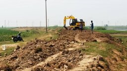 নির্ধারিত সময়েও শেষ হচ্ছে না হাওরে বাঁধের কাজ, বন্যার শঙ্কায় উৎকণ্ঠিত কৃষক