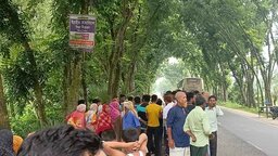 বীরগঞ্জে সড়ক দুর্ঘটনায় মা-ছেলের মর্মান্তিক মৃত্যু, আহত স্বামী