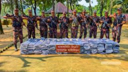 বিজিবি'র যৌথ অভিযানে চৌদ্দলাখ ৭০ হাজার টাকার অবৈধ ভারতীয় ব্লেজারের কাপড় আটক