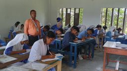 বাকেরগঞ্জ  সুস্ঠ ও নকল মু্ক্ত পরিবেশে এসএসসি পরীক্ষার  প্রথম দিনের  পরীক্ষা শেষ