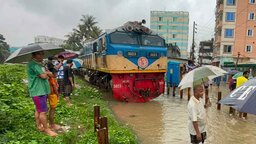 ঢাকা-কক্সবাজার ট্রেন চলাচল বন্ধ, টিকিটের টাকা ফেরত