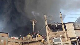 পুরান ঢাকার লালবাগে প্লাস্টিক কারখানায় আগুন