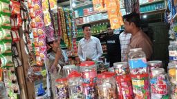 বিলাইছড়ি ইউএনও‘র মোবাইল কোর্ট পরিচালনার সময় একজনকে জরিমানা