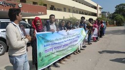 জলবায়ু ন্যায়বিচারের দাবিতে নোয়াখালীতে মানববন্ধন