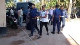 ঝালকাঠিতে টায়ারে আগুন দিয়ে সড়ক অবরোধের অভিযোগে দুই ছাত্রলীগ নেতা আটক