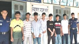 নেত্রকোনায় গভীর রাতে মশাল মিছিল, নিষিদ্ধ ছাত্রলীগের ৭ নেতাকর্মী আটক