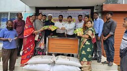 নালিতাবাড়ীতে প্রান্তিক কৃষকদের মাঝে বিনামূল্যে বীজ ও সার বিতরণ