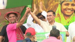 কৃষকের হাতে উঠলো কৃষি কার্ড, পেলেন আড়াই হাজার টাকা