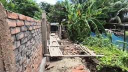 কবিরহাটে রাতের আঁধারে সাবেক সচিবের জায়গা দখলের অভিযোগ