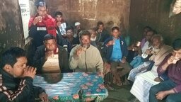 নীলফামারীতে ভোটের হাওয়া চায়ের কাপে, বেড়েছে আড্ডা ও বিক্রি