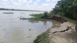 বিশখালীর ভাঙনে ঝুঁকিতে বাদুরতলা স্কুল