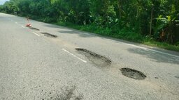 গোপালগঞ্জ–টেকেরহাট আঞ্চলিক মহাসড়ক : অবহেলায় বাড়ছে ঝুঁকি, দুর্ভোগে হাজারো মানুষ