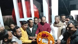 শহীদ দিবসে নবনির্বাচিত সংসদ সদস্যকে সাথে নিয়ে বাকেরগঞ্জ প্রেসক্লাবের শ্রদ্ধা নিবেদন