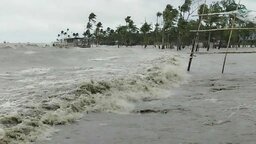 হাতিয়ার সঙ্গে সারা দেশের নৌ-যোগাযোগ বন্ধ