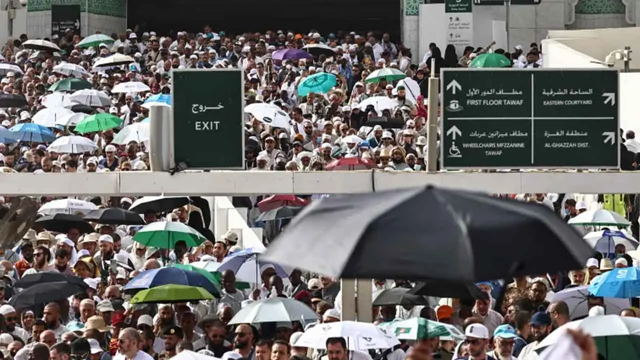 মিনায় লাখো হজযাত্রী, হজের আনুষ্ঠানিকতা শুরু