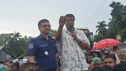 নড়াইলে শিশু ধর্ষণ-হত্যার প্রতিবাদে ৪ ঘণ্টা অবরোধ, এমপির আশ্বাসে কর্মসূচি প্রত্যাহার