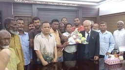 নীলফামারী জেলা পরিষদের প্রশাসককে বিএনপি’র ফুলেল শুভেচ্ছা