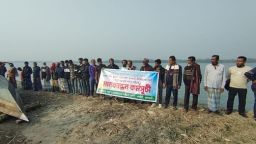 নলছিটিতে সুগন্ধা নদী ভাঙন রোধে কার্যকর উদ্যোগের দাবিতে মানববন্ধন