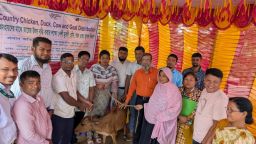 হতদরিদ্রদের মাঝে গরু-ছাগল ও হাস-মুরগি বিতরণ