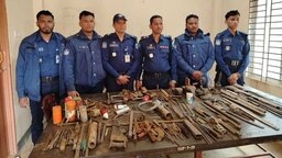 রামুতে অস্ত্র তৈরির কারখানার সন্ধান, বিপুল পরিমাণ সরঞ্জাম উদ্ধার