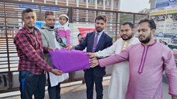 কোটালীপাড়ায় ভ্যানচালক ও পথচারীদের মাঝে কম্বল বিতরণ